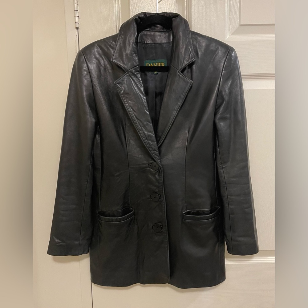 🍁 Made in Canada Vintage Danier Women's Classic Leather Jacket Blazer style.